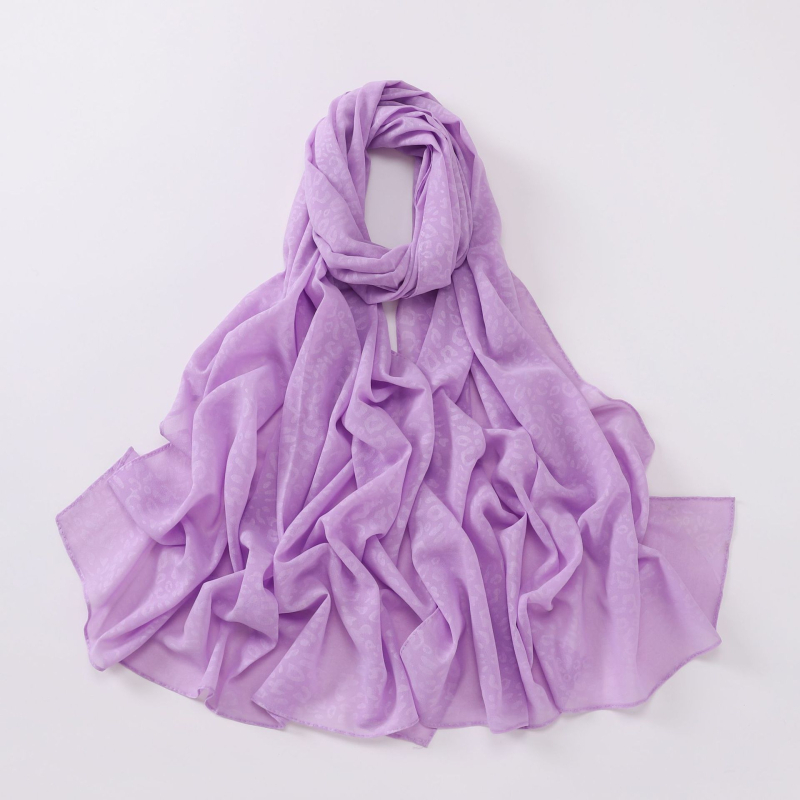 Gyöngyházfényű chiffon sál leopárd mintás, domborított mintával, etnikus kisebbségi stílusú kendő