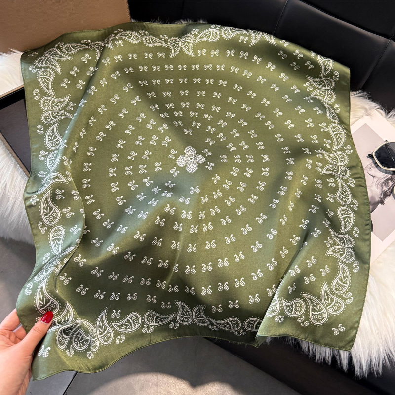 70x70 cm női poliészter négyzet alakú sál finom virágos mintával, elegáns francia stílus
