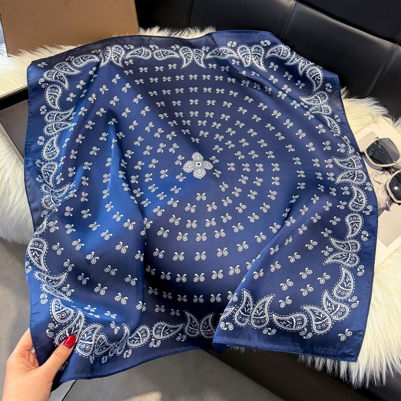70x70 cm női poliészter négyzet alakú sál finom virágos mintával, elegáns francia stílus