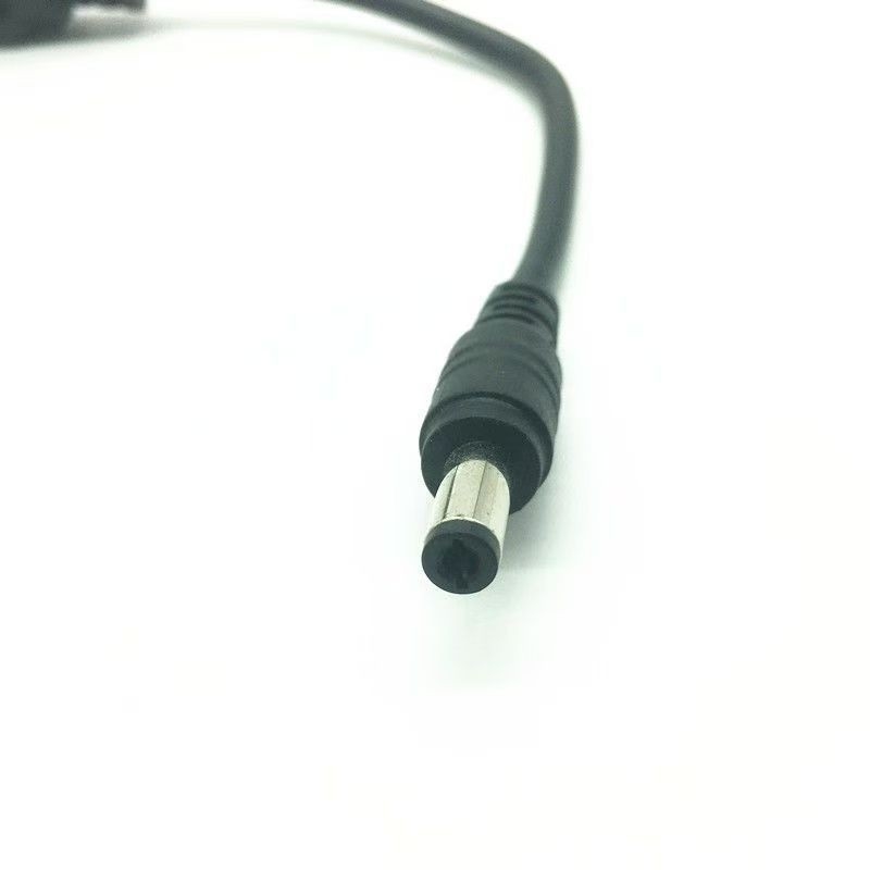 DC konektor pre elektrické vozidlo s lítiovou batériou a nabíjacím káblom