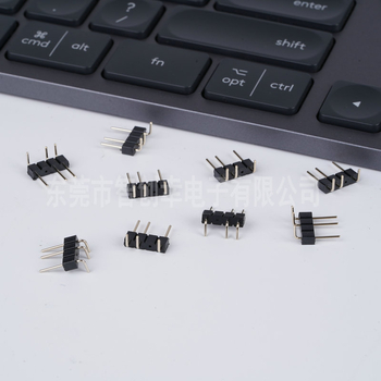 Čierny pozlátený 2,54 mm 4-pólový header pre LED pásy, 90° ohnuté kolíky, samica a samec
