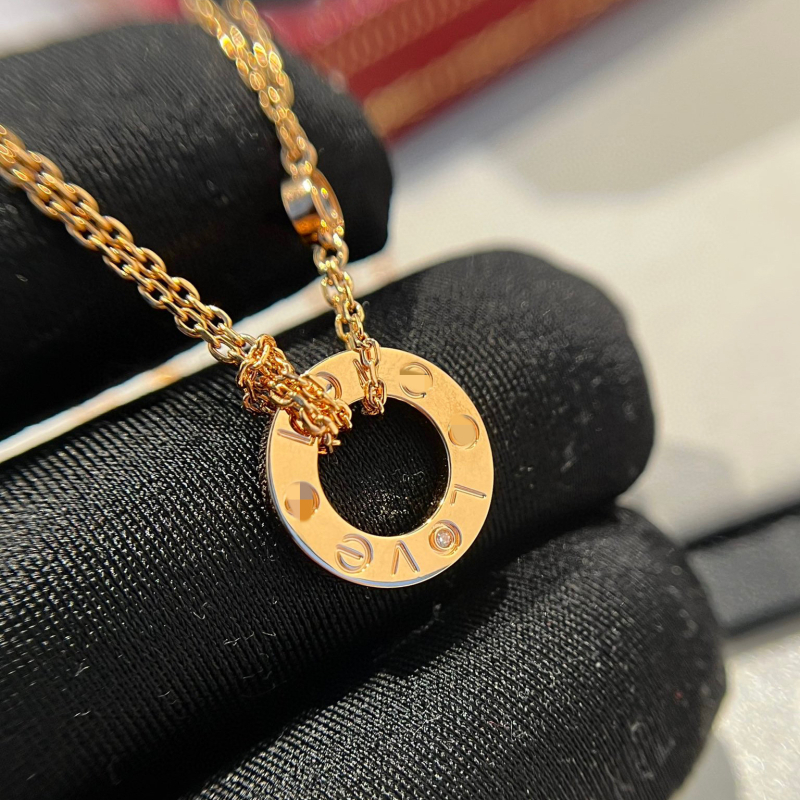 Ogrlica iz serije V Gold Love, debelo pozlata 18K, dijamantni kružni privjesak, LLOVE privjesak, lanac ključne kosti