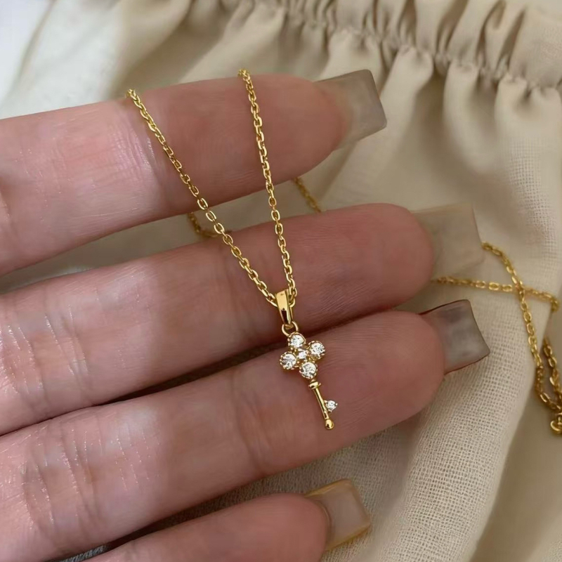 Ženski ogrlica s privjeskom ključem i četverolisnim deteljom, 24K pozlata, vintage stil, cirkon