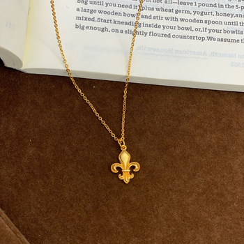 24K pozlaćeni lančić za ključnicu s matiranim iris cvjetnim privjeskom, vintage luksuzni stil