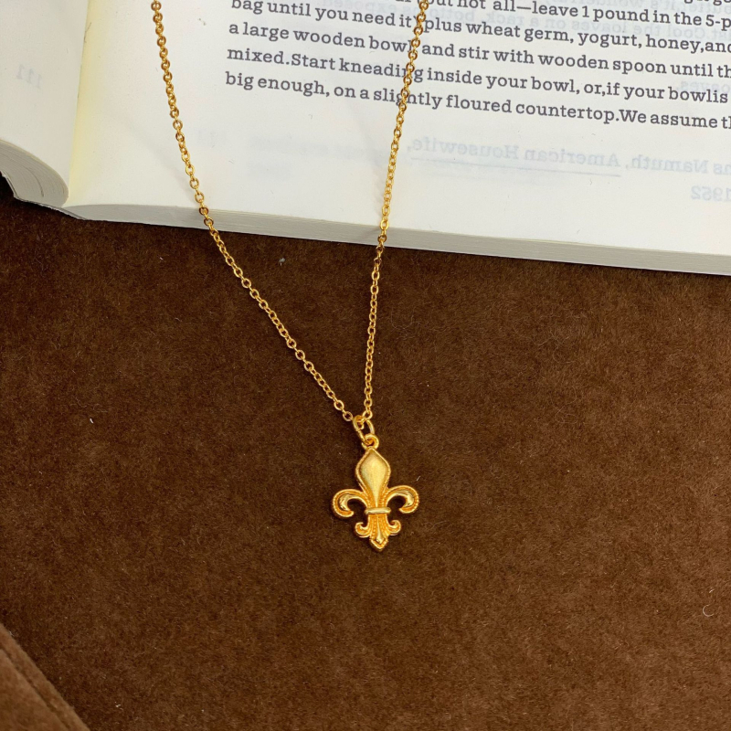 24K pozlaćeni lančić za ključnicu s matiranim iris cvjetnim privjeskom, vintage luksuzni stil