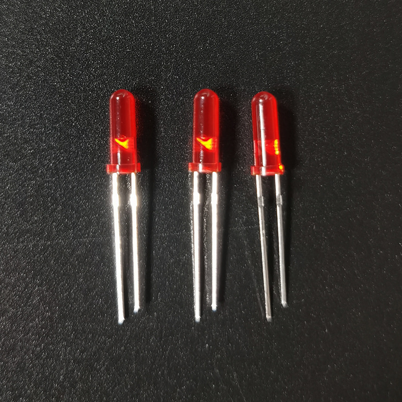 F3 piros LED jelzőfény, magas fejű, 3×10 mm, lyukon át szerelés
