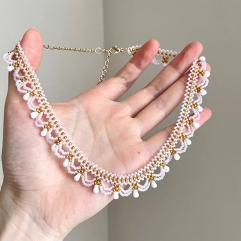 Ženski vintage choker ogrlica s geometrijskim privjeskom