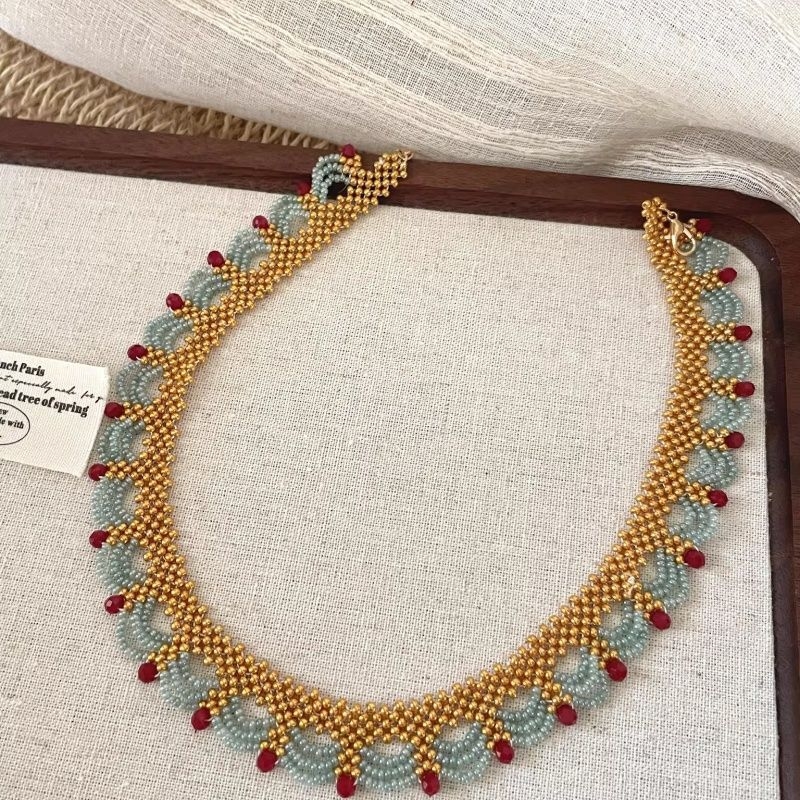 Ženski vintage choker ogrlica s geometrijskim privjeskom