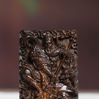 Agarwood Guan Gong Drak vyrezávaný drevený prívesok, dekor do auta