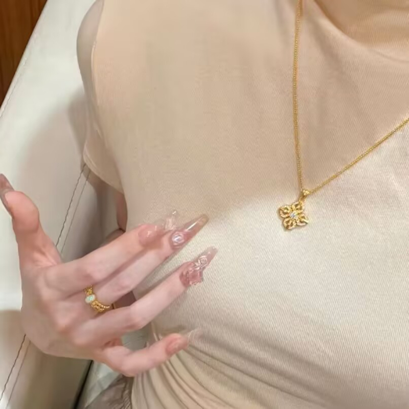 Privjesak Vajra križ s pravim zlatom i dijamantnom ugradnjom, vintage stil, drevna tehnika, tanka ogrlica za ključnicu