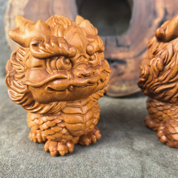 Drevená socha Qilin z dreva z Longhu, amulet šťastia, 9 cm