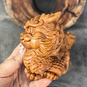 Drevená socha Qilin z dreva z Longhu, amulet šťastia, 9 cm