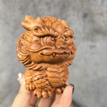 Drevená socha Qilin z dreva z Longhu, amulet šťastia, 9 cm