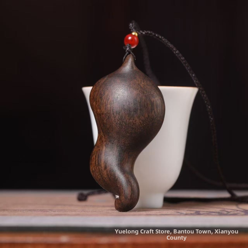Drevený vyrezávaný Guanyin Bodhisattva príves so listom lotosu, unisex náhrdelník