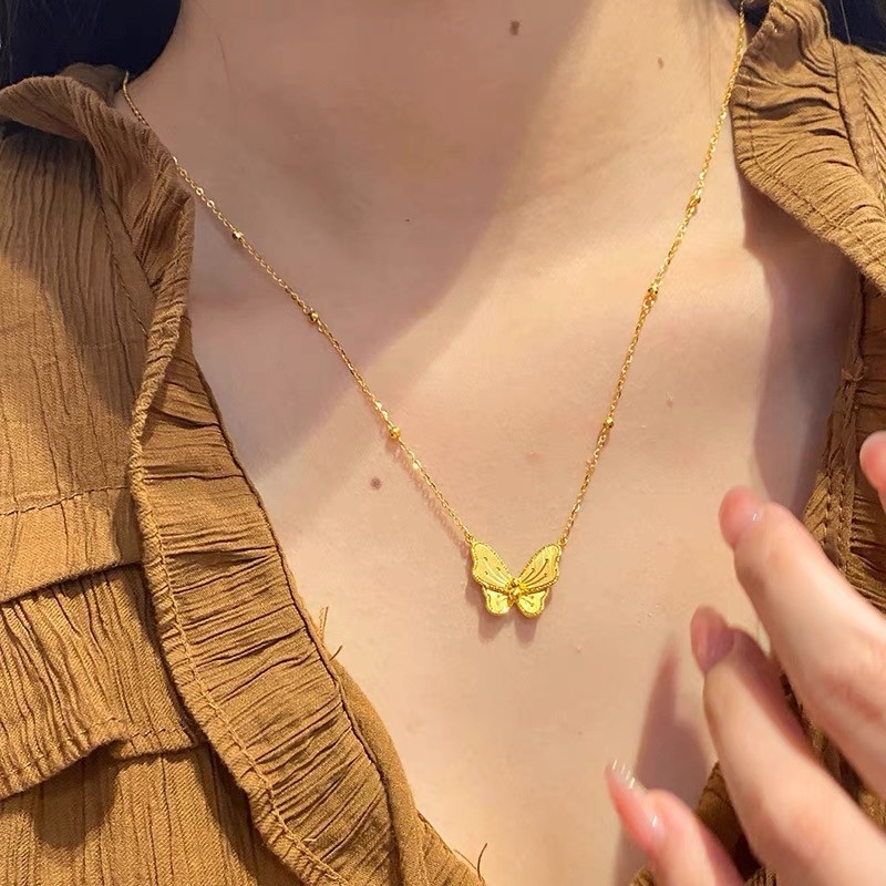 Zlatni set nakita s leptirovim motivom, ogrlica i privjesak, elegantan stil
