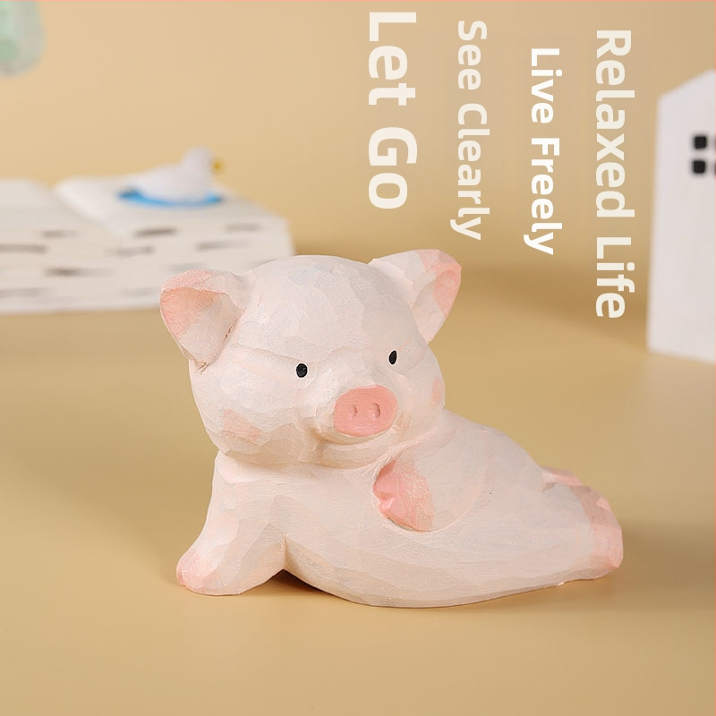 Drevená ozdoba Pigsy – ručne vyrezávaná figúrka, roztomilý stolný dekor