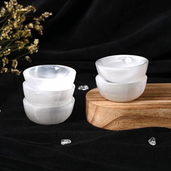 Természetes gipsz, kis faragott tál, kristály nyers kő, nitrit demagnetizáló alap, fehér kristály, otthoni dekoráció