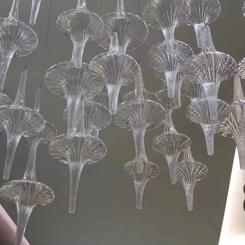 Sklenená visiaca lampa s tvarom lietajúceho taniera pre svadobný banket