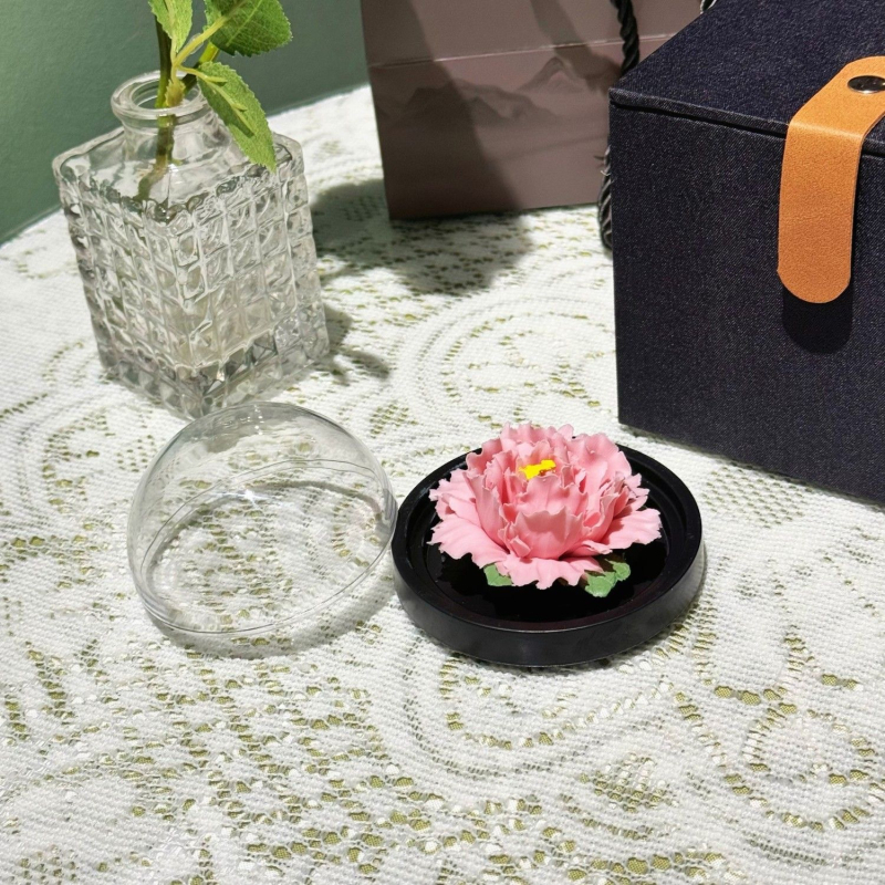 Ručne vyrobený porcelánový difuzér s kvetinovým motívom – aromaterapeutická ozdoba do obývačky, spálne a pracovne; keramická darčeková sada
