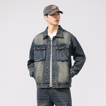 Férfiaknak készült amerikai stílusú, kimosott, vintage denimdzseki, lazán szabott bomber fazon, mindennapi viseléshez, ősz 2025