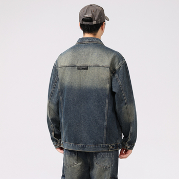 Férfiaknak készült amerikai stílusú, kimosott, vintage denimdzseki, lazán szabott bomber fazon, mindennapi viseléshez, ősz 2025