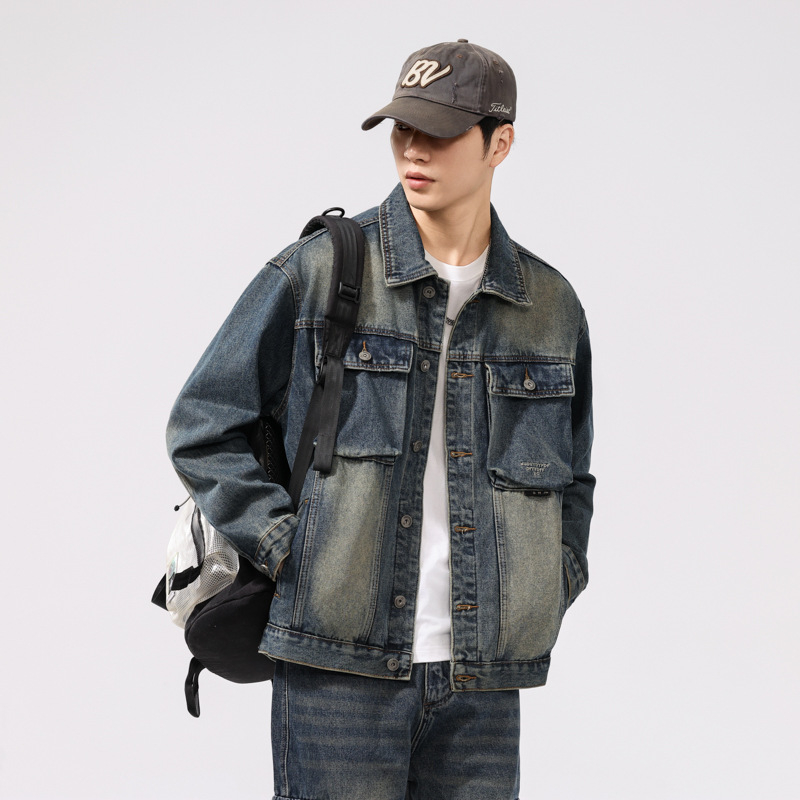 Férfiaknak készült amerikai stílusú, kimosott, vintage denimdzseki, lazán szabott bomber fazon, mindennapi viseléshez, ősz 2025