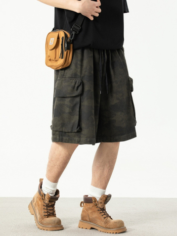 Șorturi cargo camuflaj vintage pentru bărbați, pentru vară — croială lejeră, buzunare mari, casual pentru exterior.