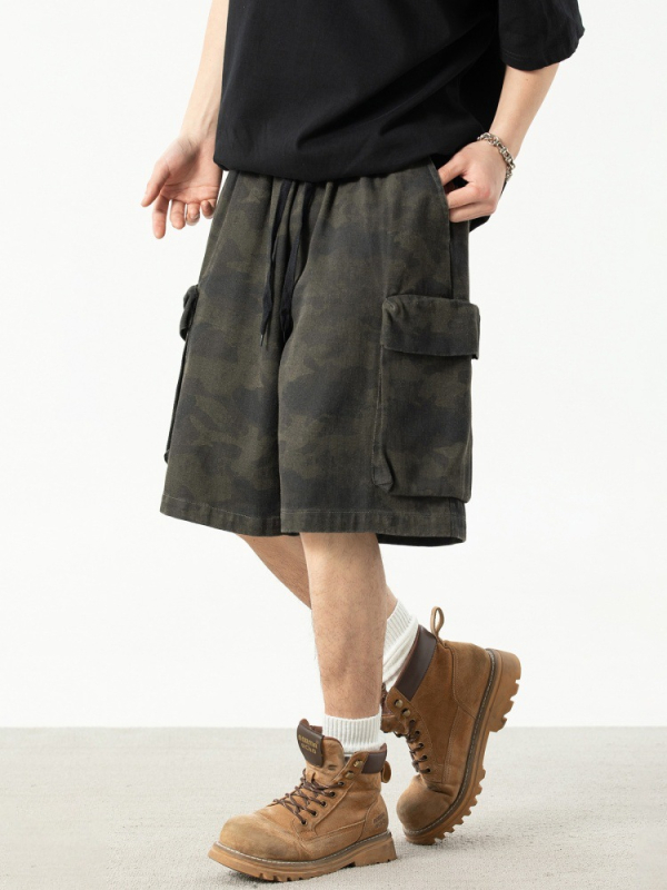 Șorturi cargo camuflaj vintage pentru bărbați, pentru vară — croială lejeră, buzunare mari, casual pentru exterior.
