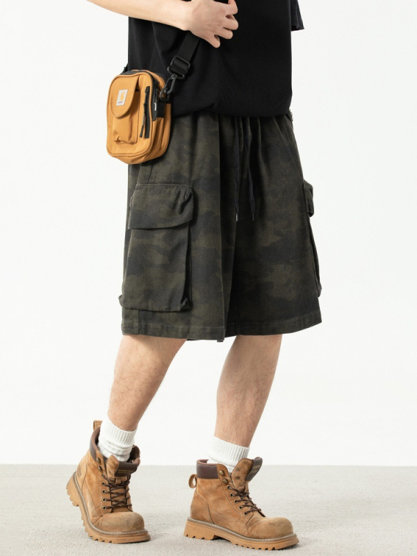 Șorturi cargo camuflaj vintage pentru bărbați, pentru vară — croială lejeră, buzunare mari, casual pentru exterior.