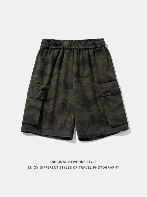 Șorturi cargo camuflaj vintage pentru bărbați, pentru vară — croială lejeră, buzunare mari, casual pentru exterior.