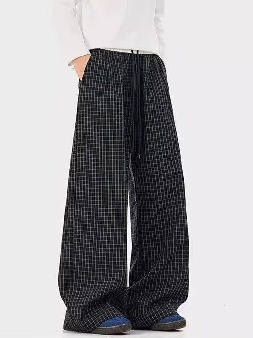 Férfi kockás casual nadrág amerikai retro stílusban, laza szabás, egyenes szárú, sportos hétköznapi viselet, modell 2026.