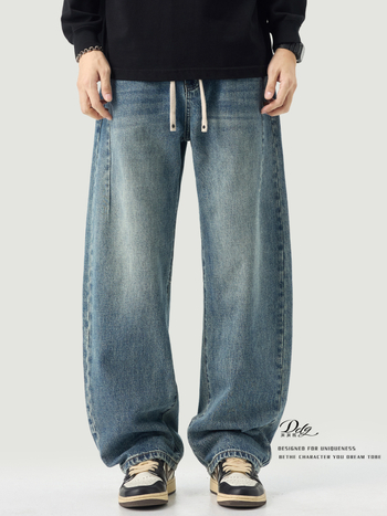 Férfi pamut denim nadrág, nehéz anyagú, ősz 2025, zsinóros derék és elasztikus derék, laza szabás, egyenes szár, mosott hatás, ívelt szegély.