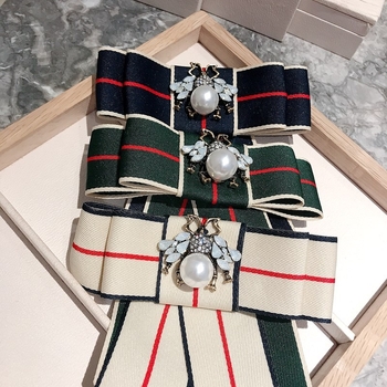 Kampus stil prugasta mašna s rhinestones pčelica — spojka za ovratnik i broš