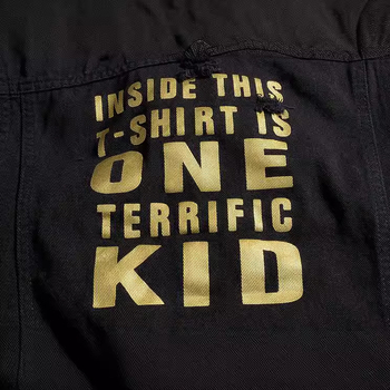 Férfi denim mellény koreai stílusban, slim-fit, fekete nyomat