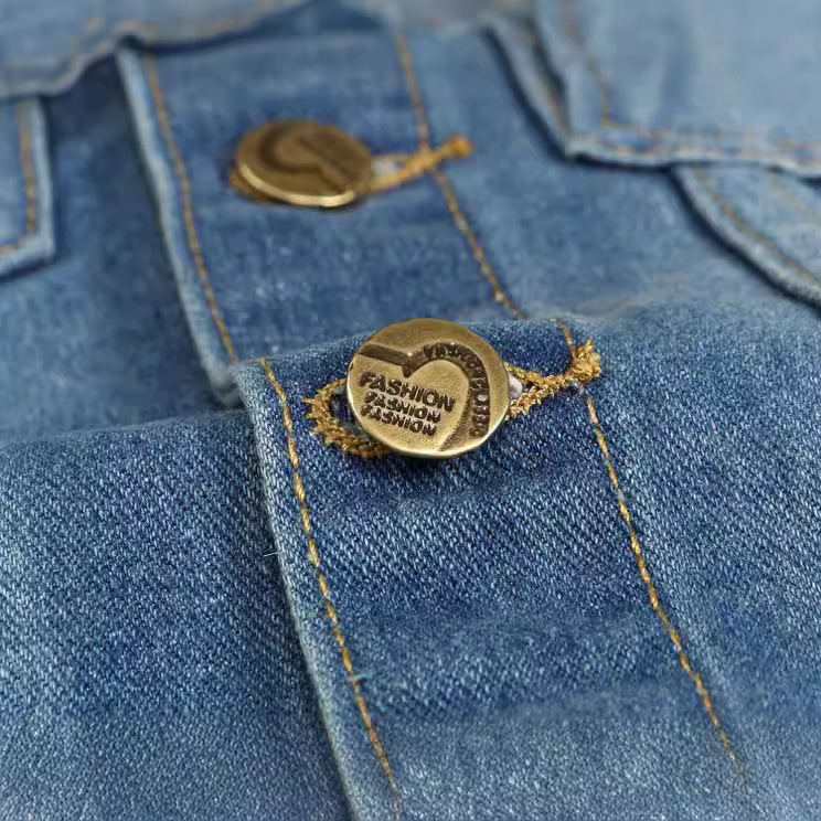 Férfi koreai stílusú slim-fit denim mellény patch-ekkel