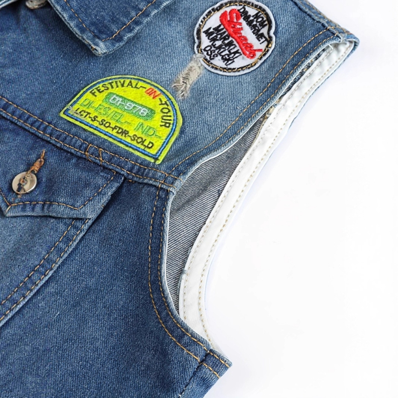 Férfi koreai stílusú slim-fit denim mellény patch-ekkel