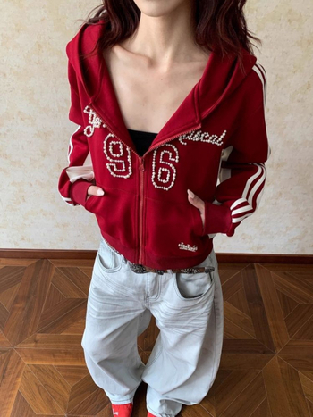 Ženski kapuljačasti kardigan-sweatshirt s perlama i prugama, u američkom retro stilu, s patentnim zatvaračem, jesenski dizajn, vitka silueta