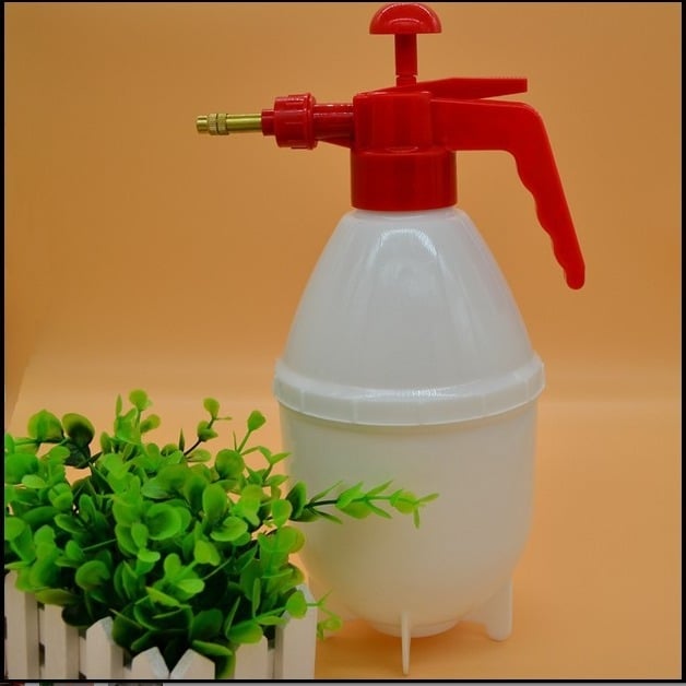 Záhradný postrekovač s vzduchovým tlakom na zalievanie rastlín a dezinfekciu – domáci vysokotlakový postrekovač