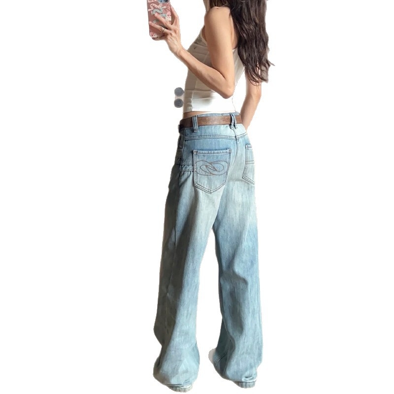 Ženske traperice u američkom stilu, plavi isprani denim, visokim strukom, ravni kroj, blagi vizualni efekt sužavanja siluete