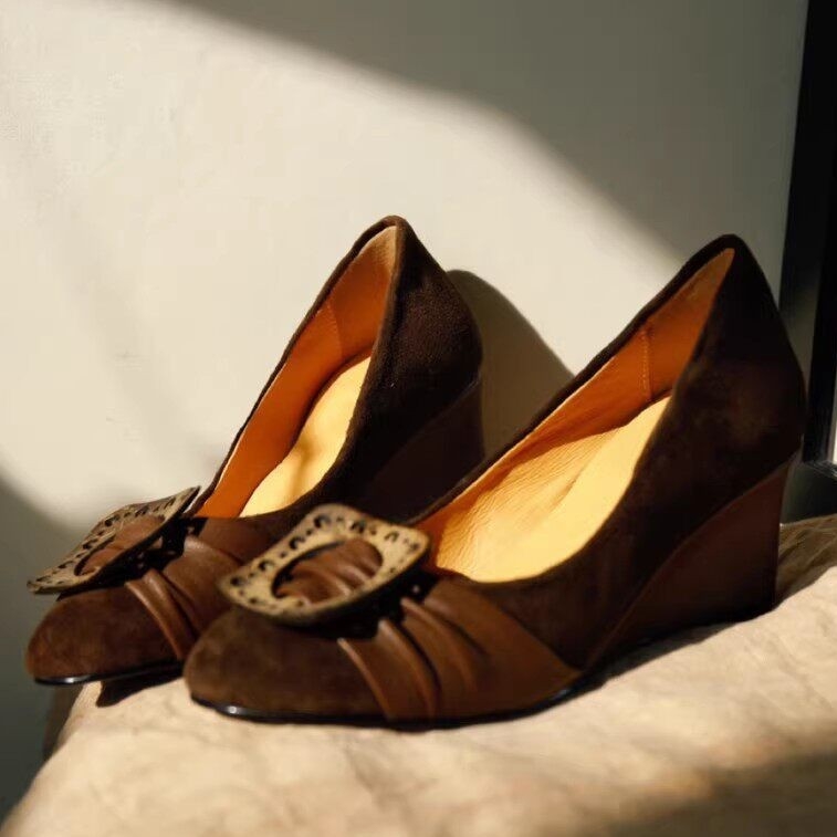 Ženske Mary Jane cipele na klin, vintage stil, okrugli vrh, velur, drvena kopča, proljeće