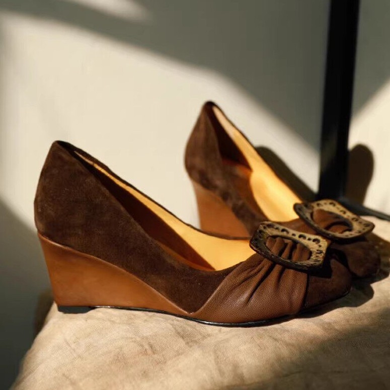 Ženske Mary Jane cipele na klin, vintage stil, okrugli vrh, velur, drvena kopča, proljeće