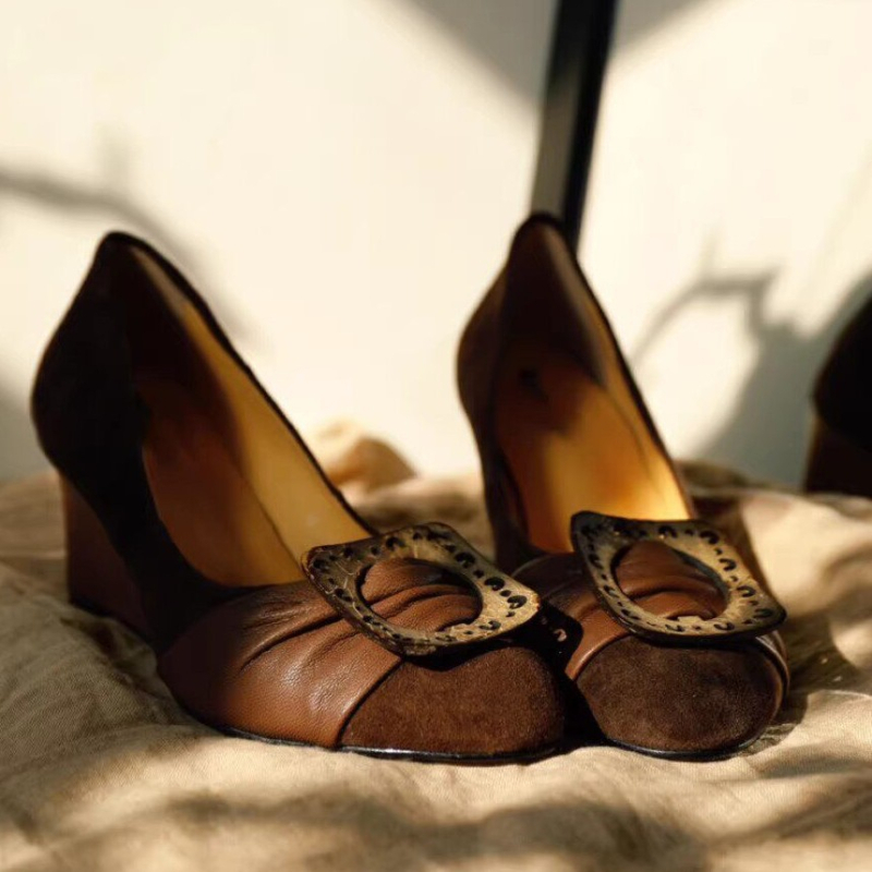 Ženske Mary Jane cipele na klin, vintage stil, okrugli vrh, velur, drvena kopča, proljeće