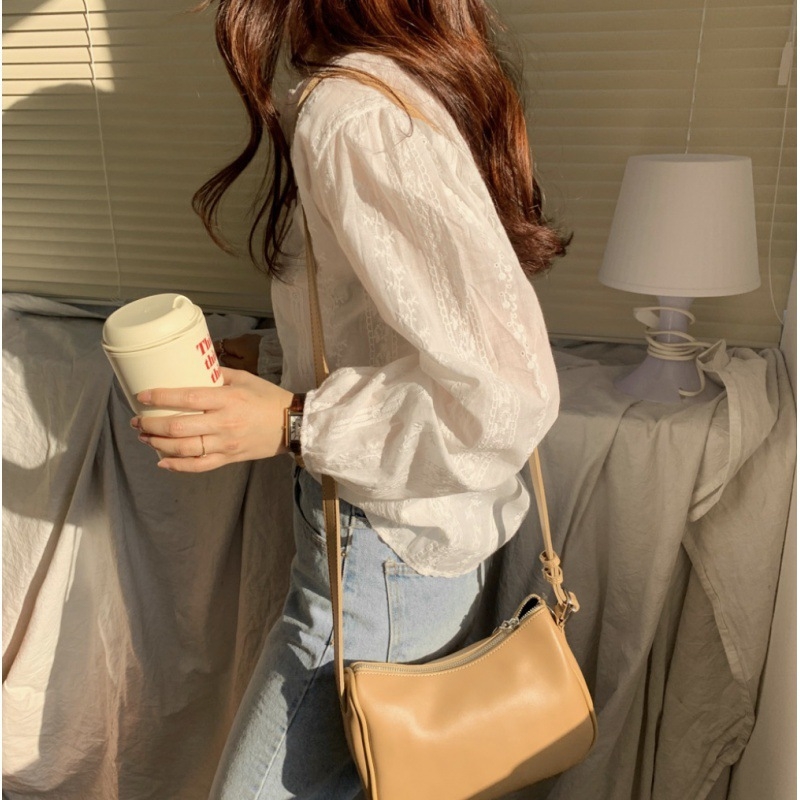 Korejskog stila košulja s vezom, V izrezom i čipkastim panelom