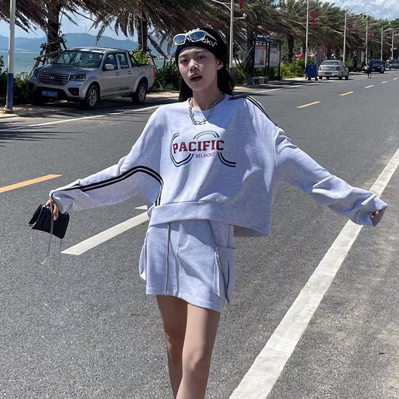 Ženski T-shirt s raglan rukavima, američki retro ispis slovima, cropped top, 2025 modni funkcionalni street style