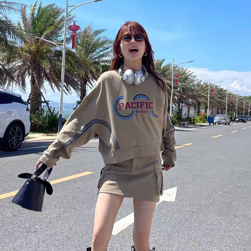 Ženski T-shirt s raglan rukavima, američki retro ispis slovima, cropped top, 2025 modni funkcionalni street style