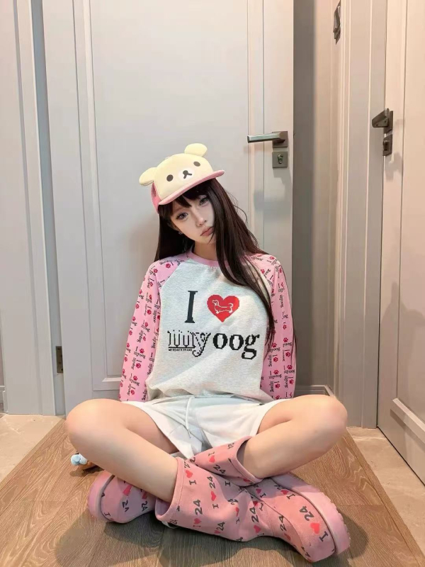 Ženska majica s dugim rukavima u raglanskom kroju s blok boja i potpisom psa, američki retro stil, osnovni sloj za slojevito odijevanje, ležerna silueta, proljeće 2026