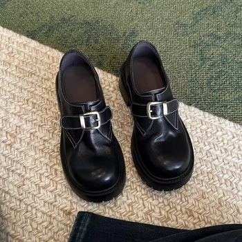 Ženske kožne loaferice s kopčom remena, debeli potplat i srednje visoka pet, proljeće–jesen, britanski stil