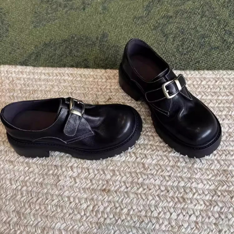 Ženske kožne loaferice s kopčom remena, debeli potplat i srednje visoka pet, proljeće–jesen, britanski stil