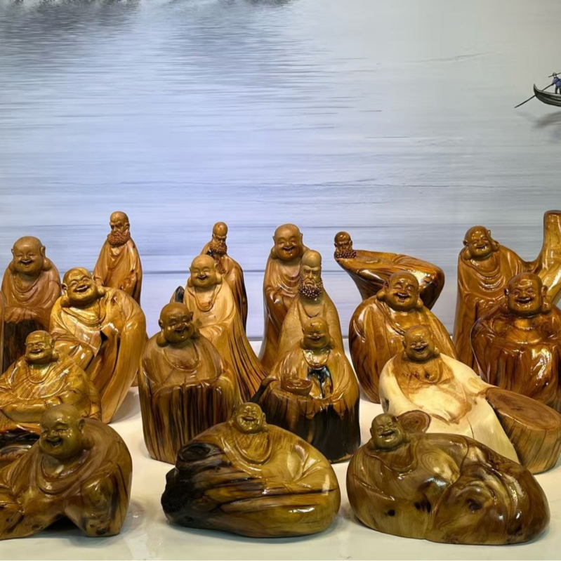 Koreňová rezba z tuje: Budha Maitreja so dvanástimi znameniami zverokruhu – ručne vyrezávaná drevená figúrka na ozdobu