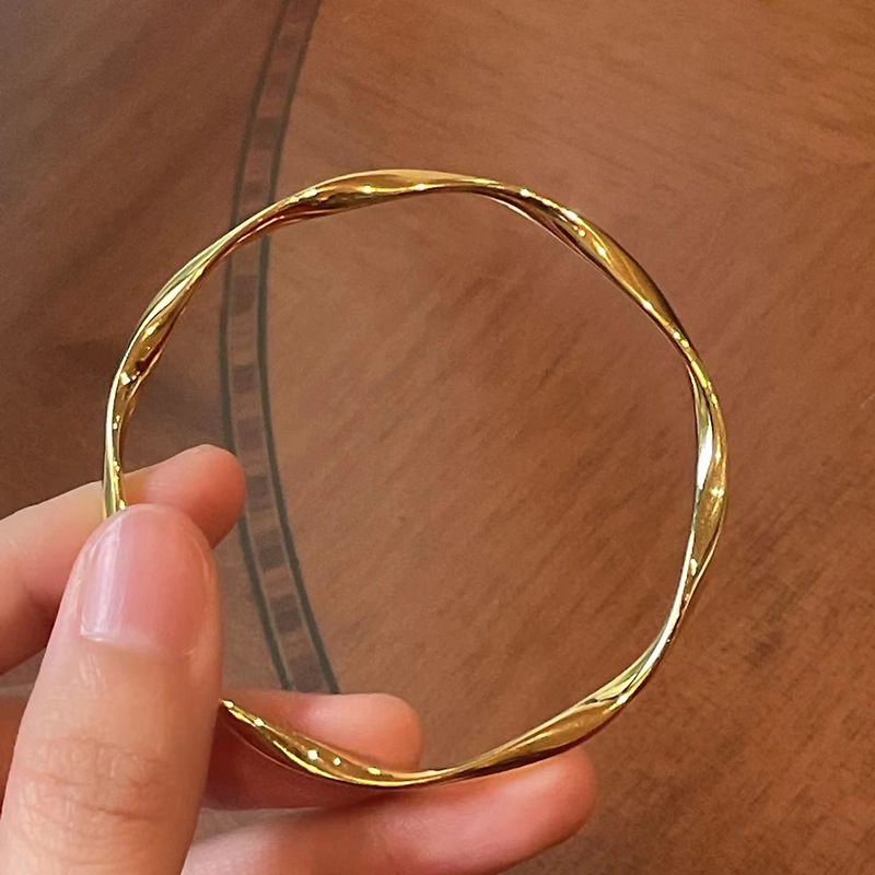 Zlatno pozlaćeni Mobius narukvica za žene, minimalistički tanak dizajn, moderan i svestran, nepravilne linije